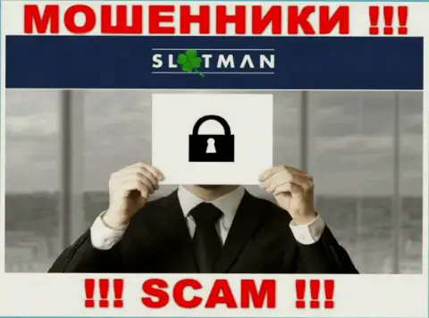 Абсолютно никакой инфы о своих руководителях интернет-мошенники SlotMan не показывают